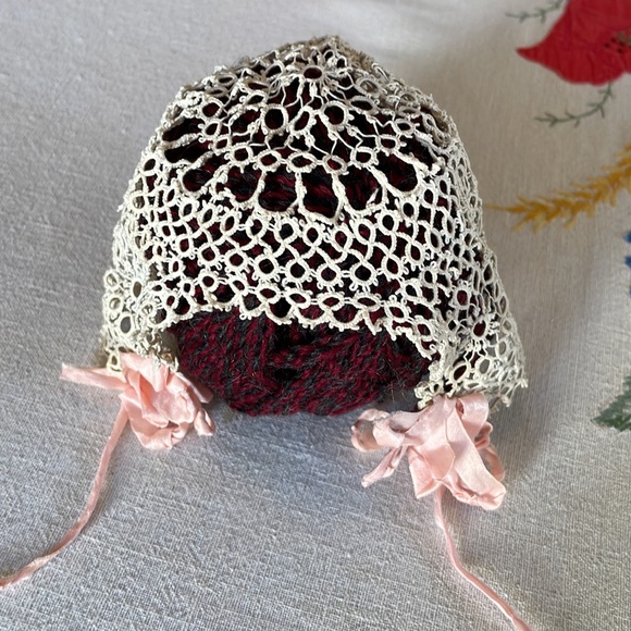 Antique tatted/lace infant christening bonnet - Picture 4 of 8